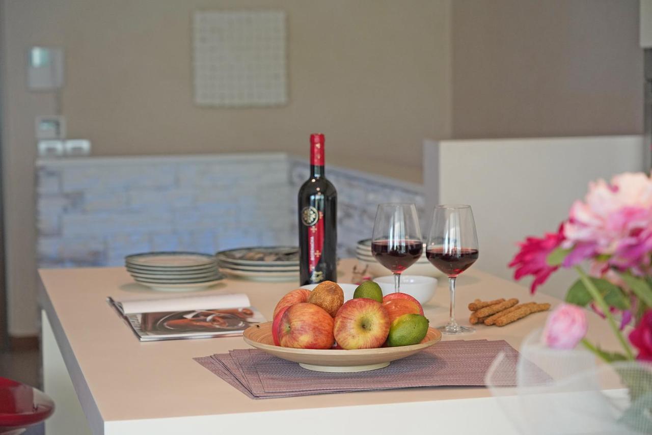 Giulia Luxury Apartment Sirmione Eksteriør bilde