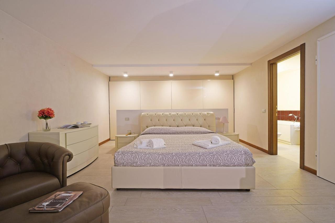 Giulia Luxury Apartment Sirmione Eksteriør bilde
