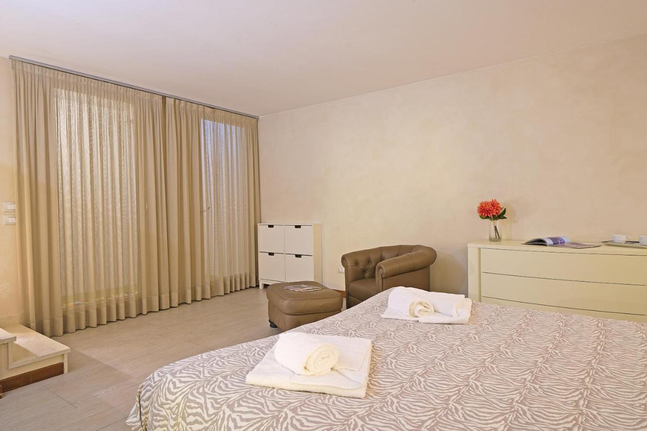 Giulia Luxury Apartment Sirmione Eksteriør bilde